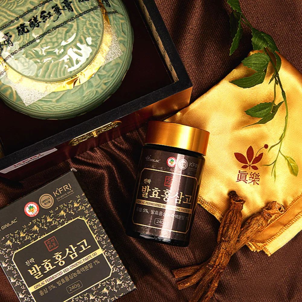 Προϊόν Ginlac με ρίζες ginseng και γυάλινο βαζάκι